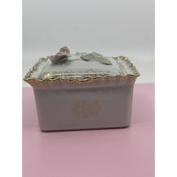 Vtg Porcelain Trinket Box With Hand-Painted Roses & Gold Trim Scalloped Edge Lid - Picture 5 of 11